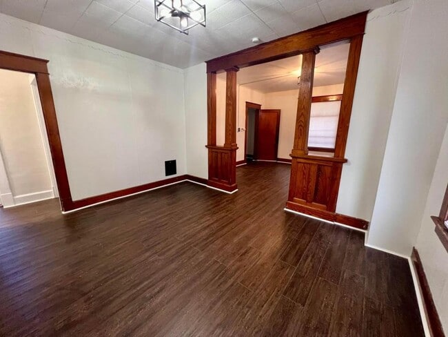 Building Photo - 301 Folts St Unit Lower