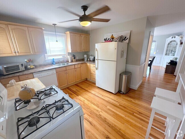 Building Photo - 139 Winthrop St Unit 1 Rental