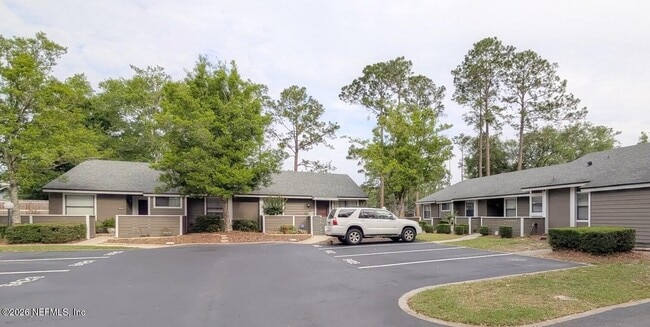 Photo - 8412 Long Meadow Cir N