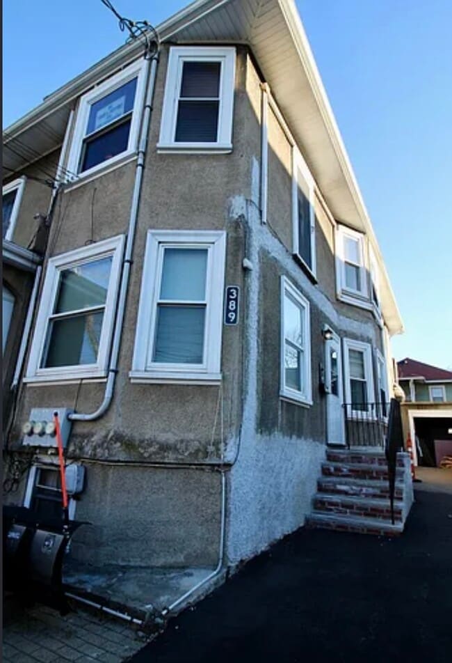 Building Photo - 389 School St Unit 389