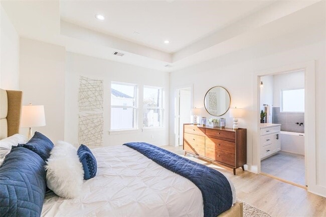 Building Photo - 8321 Brecha Ln