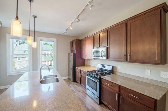 Building Photo - 2507 S Howell Ave Unit B