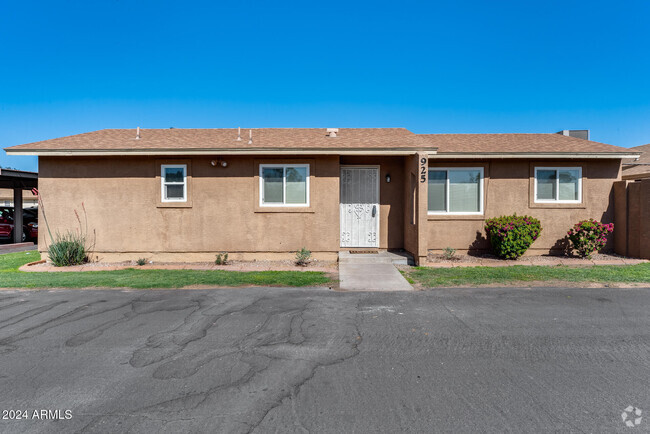 Building Photo - 925 S Acorn Ave Rental