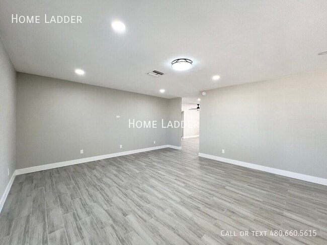 Photo - 1534 W Comstock Dr