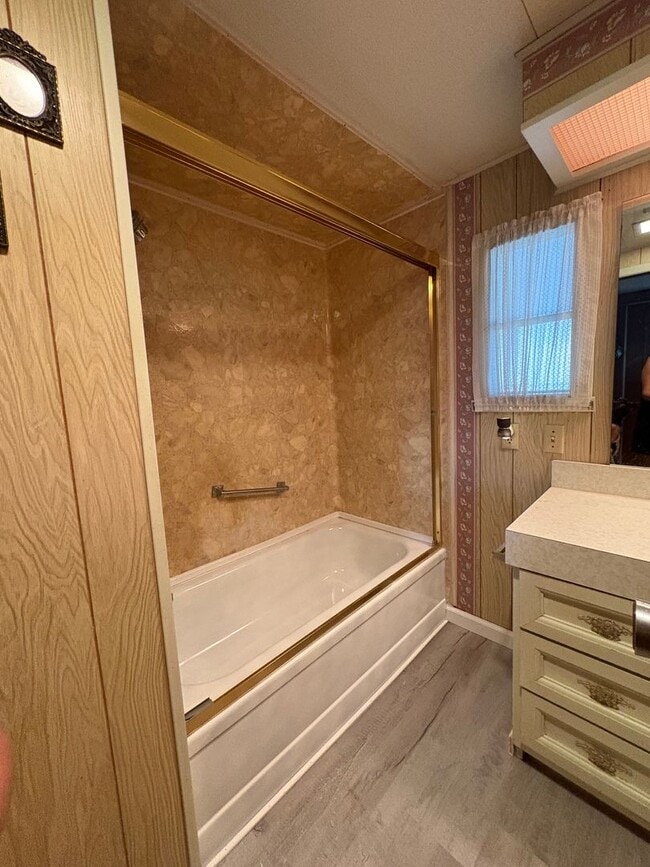 Photo - 3bed/1.5bath SFH Rent $1240/month ready now!! May 2026