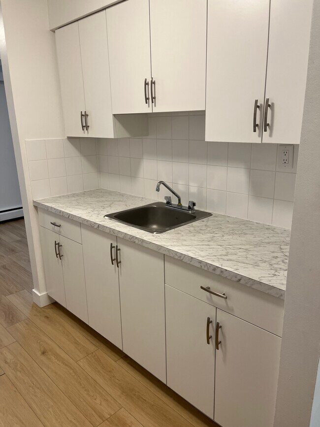 Garibaldi Court - 128