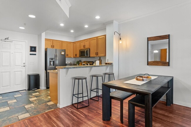 Photo - 450 J St