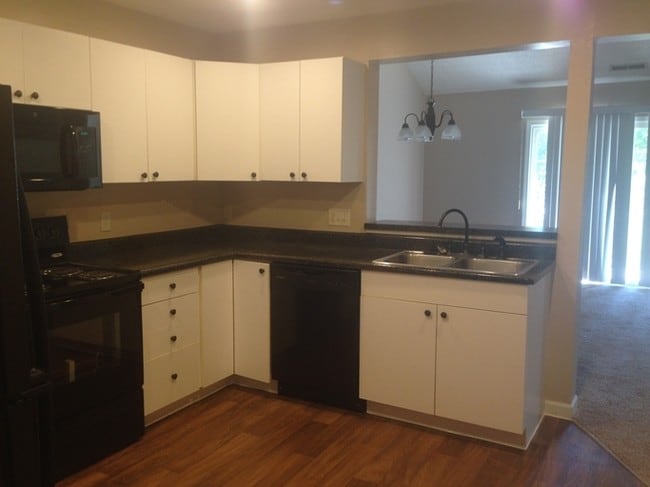 Country Manor Apartments