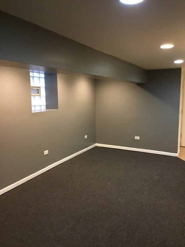 Living room - 7516 S Paxton Ave Unit Garden