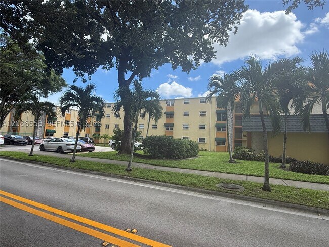 Photo - 606 W 81st St Unit 405