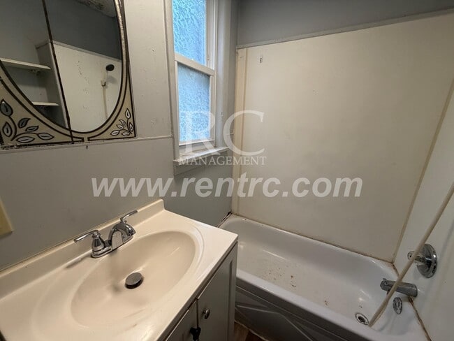 Photo - 1112-B Gilbert-