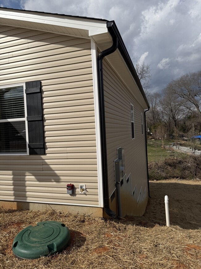 Photo - 67 Woodsdale Pl SE