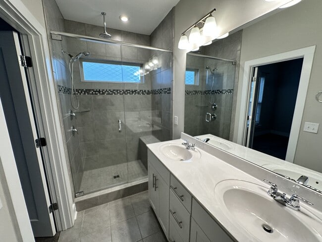 Photo - 16042 Roscoe Ln