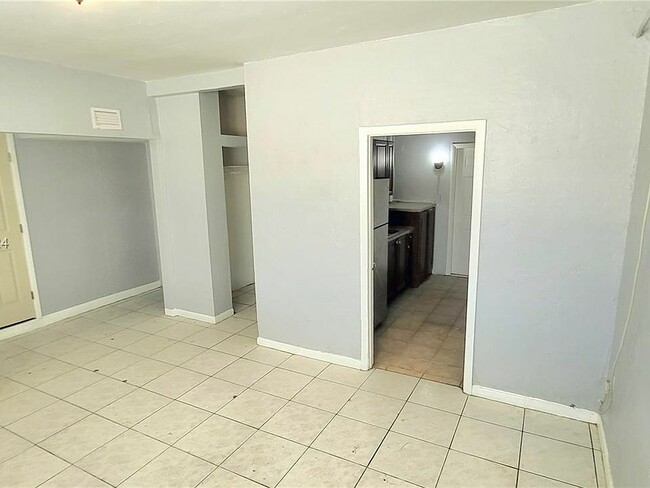 Building Photo - 4419 NW 17th Ave Rental