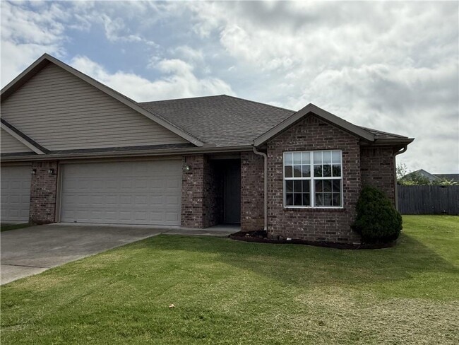 Photo - 213 Foxglove St Townhome
