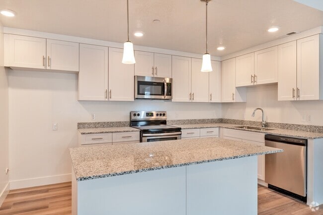 Building Photo - Beautiful Smart Home 3 Bed, 2 bath in Clea...