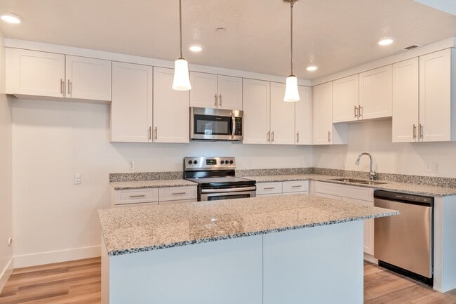 Beautiful Smart Home 3 Bed, 2 bath in Clea... - Beautiful Smart Home 3 Bed, 2 bath in Clea...