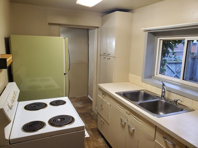 Photo - 2 Bedroom/ 1 Bathroom West Central Spokane Home