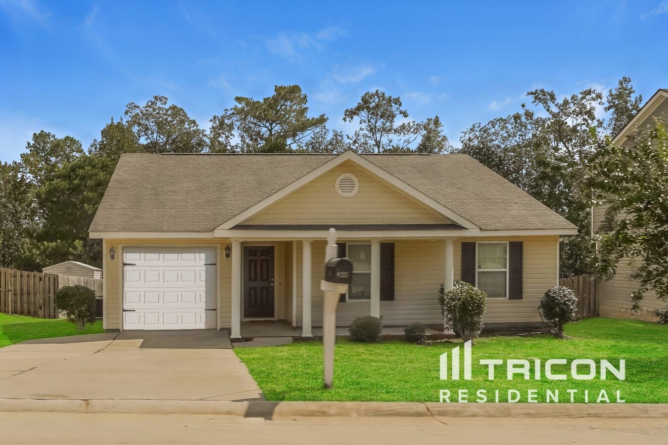 Photo - 825 Westlawn Dr