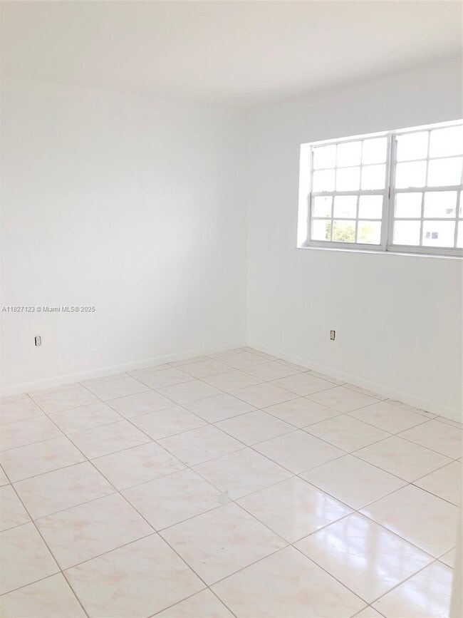 Photo - 462 Golden Isles Dr Unit 308