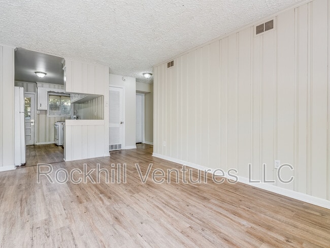 Photo - 6 Ronnie Ave Unidad C