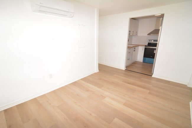 Building Photo - 137 Oakdale Ave Unit 3