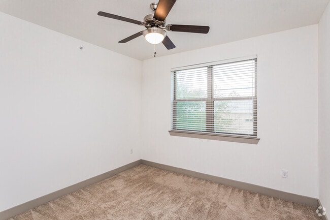 1BR, 1BA - 782SF Bedroom - Alcove at Alamo Heights