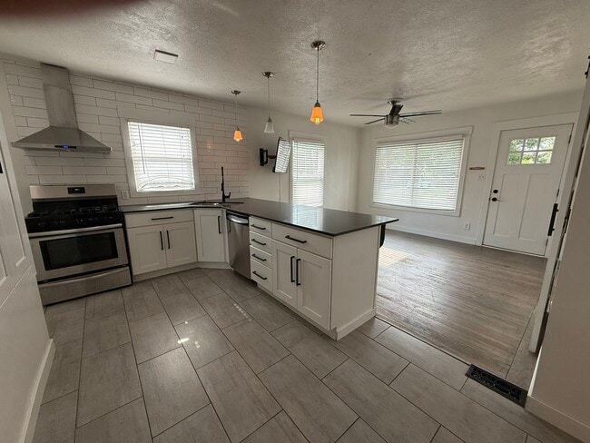 Photo - 909 Crandall Ave S