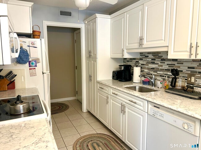 Photo - 576 Heritage Vlg Unit D