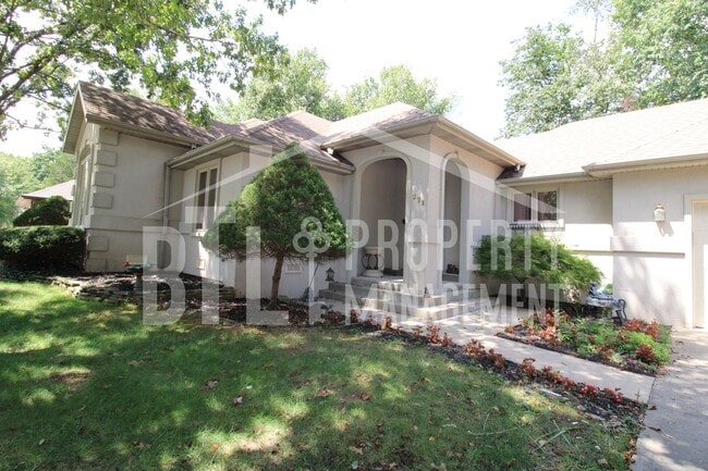 Photo - Beautiful 3 Bedroom 2 Bathroom Home!