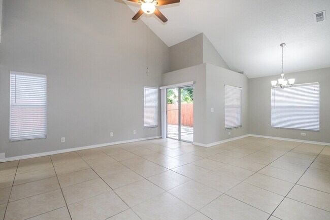 Photo - 1443 Scotch Pine Dr