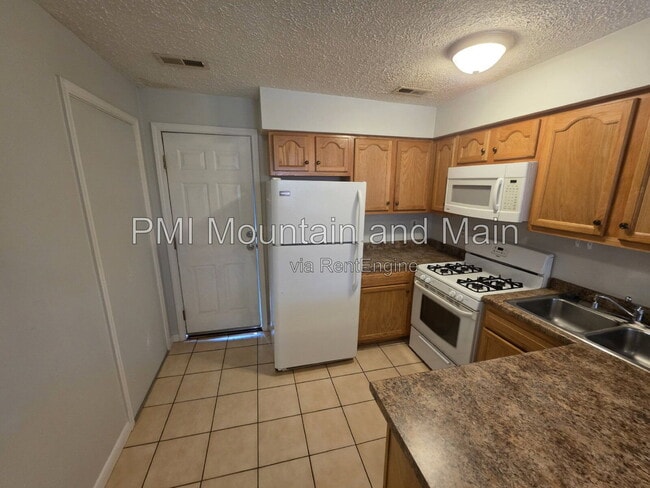 Photo - 114 Fenner Ave Unidad B