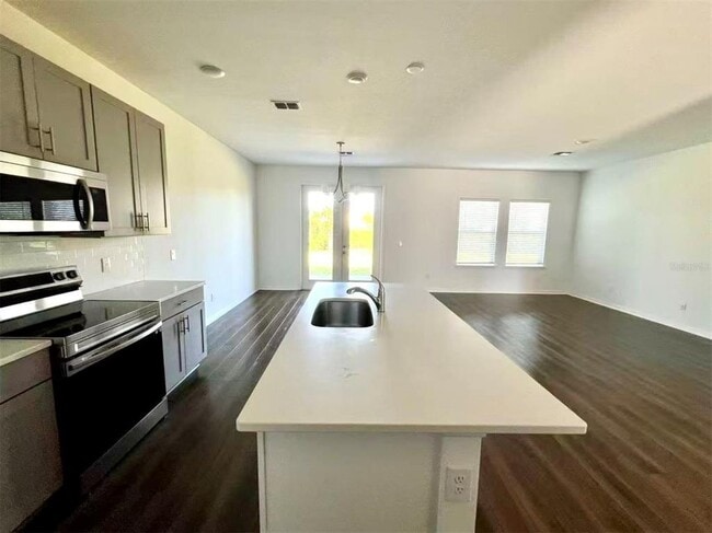 Photo - 2114 Derwent Dr