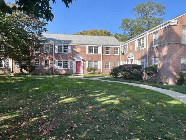 Photo - 72 Standish Rd Unit APT 4
