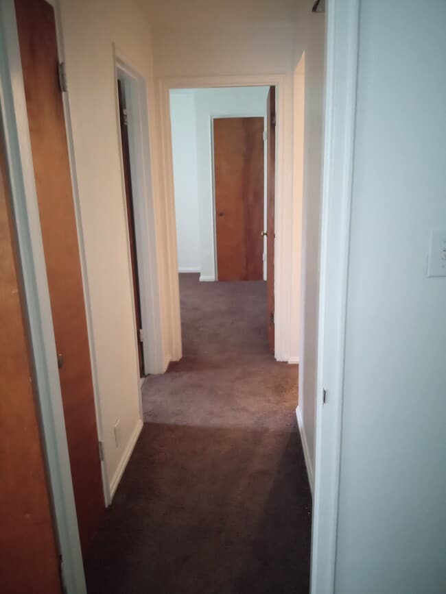 Hall - 515 East Dr Unit #4