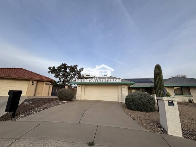 Building Photo - 3-bedroom, 2-bath home located in a quiet Sun City neighborhood, featuring solar panels for energ...