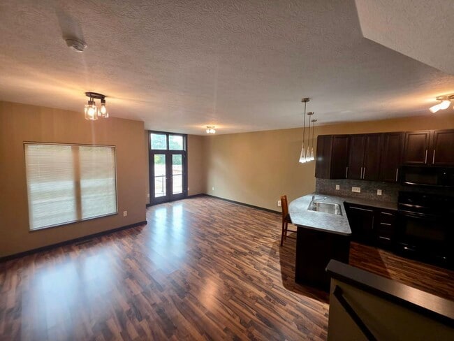 Photo - 117 N Howard St