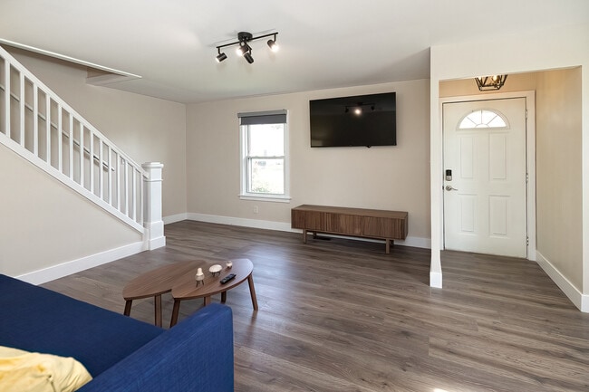 Photo - 1538 W 45th St