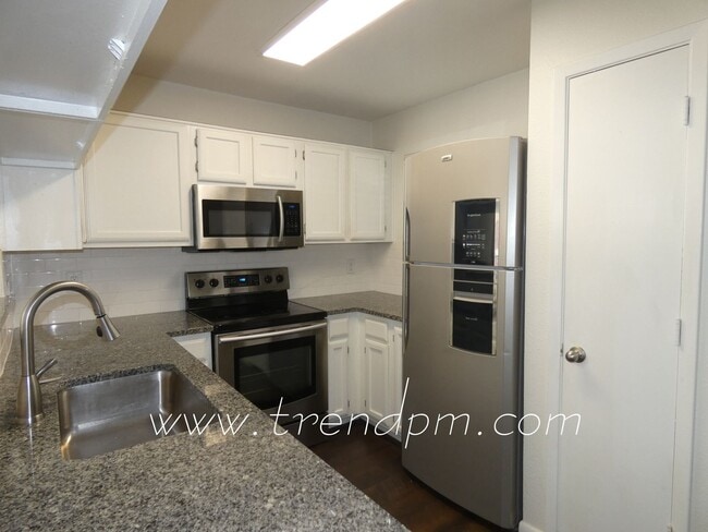 Photo - 121 Surrey Ln