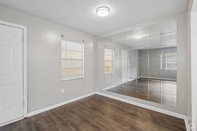 1BR, 1BA - 675SF - Dining Room