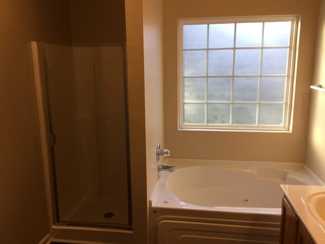 Photo - 204 Annesbury Ln