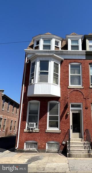 Photo - 113 E Philadelphia St Townhome