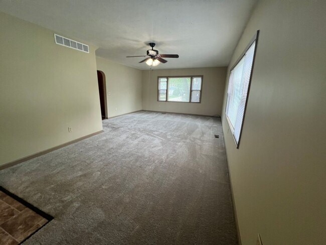 Photo - Charming 3 bedroom - 2 bath house in Normal