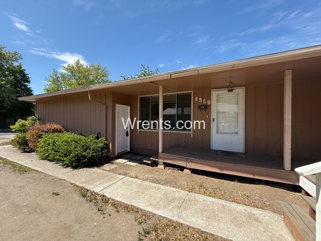 Building Photo - 2909-2911 E Rockwell Unit 2909