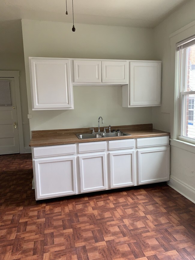 Paint still wet - 2223 Murray Hill Rd Unidad Loft