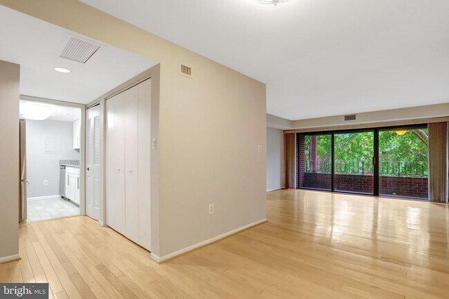 Photo - 1600 Prince St Unidad 212
