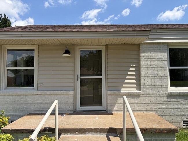 Photo - 411 E Showalter Dr