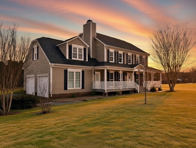 Building Photo - SPACIOUS INSIDE AND OUT!