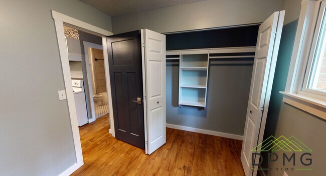 Building Photo - 326 E Hillsdale St Unit 5