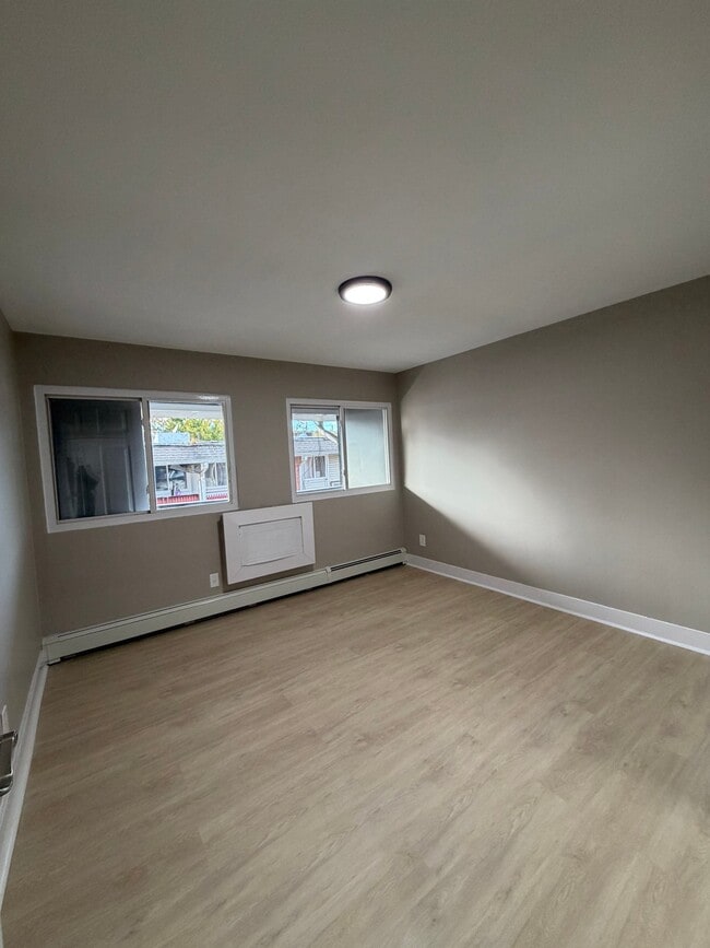 475 Park Ave Unit B8